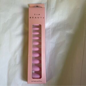 Tip Beauty pink nails